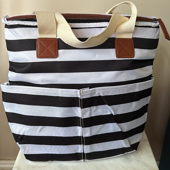 New with Tags, 6 bottle insulated Cooler Tote - Picture 2 of 10